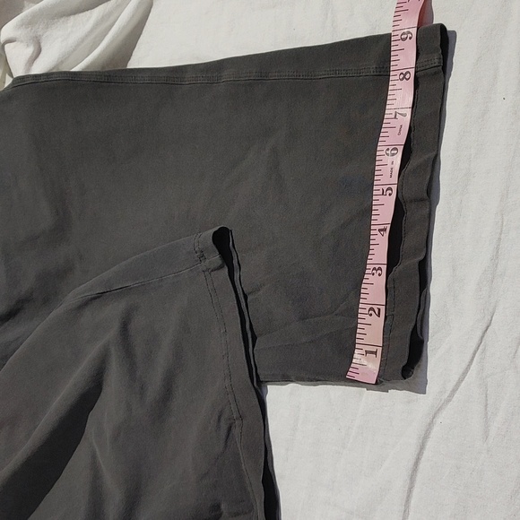 NCAA Razorback Capri Pant - Picture 6 of 6